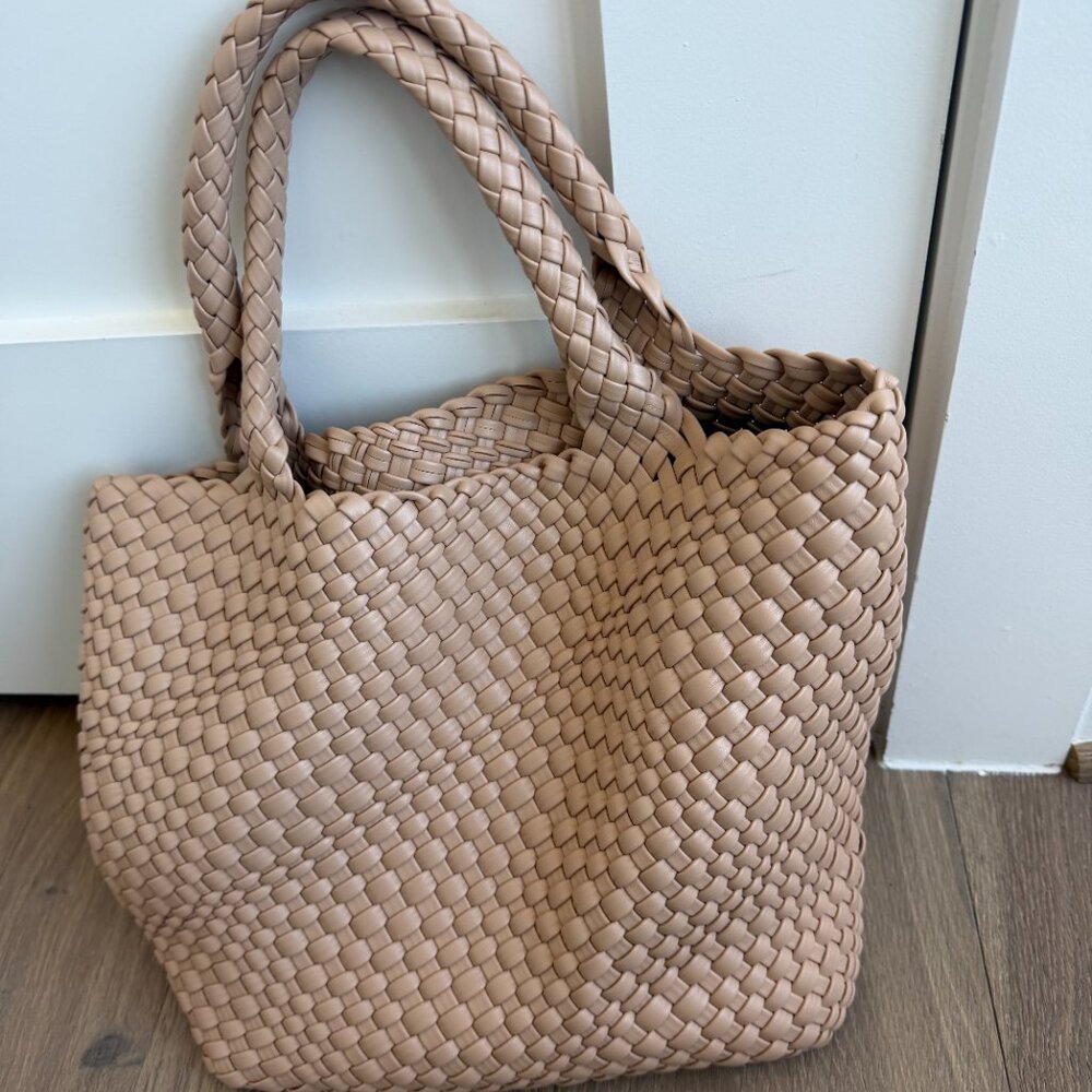 Vegan Leather Handbag tote like new - Picture 4 of 10